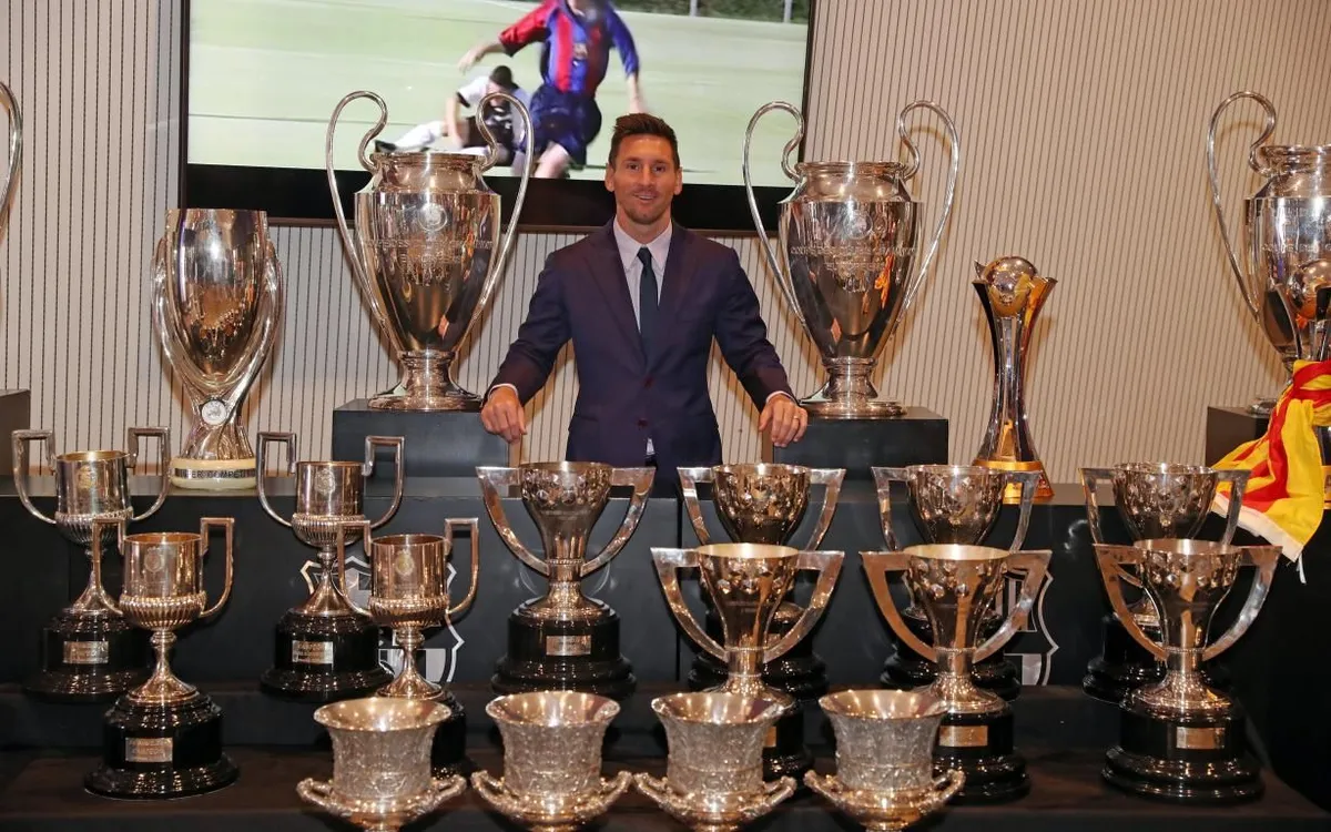 Photo de Messi avec tout ses trophées remportés au FC Barcelone